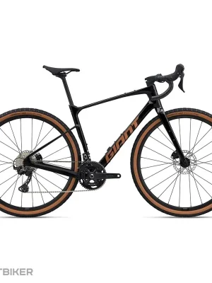 Must-Have Giant Revolt Advanced 2 28 kolo, carbon smoke