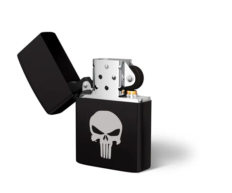 Značkový DRAGOWA benzínový zapalovač s gravírováním Punisher, černý