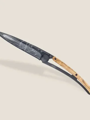 Autentický Deejo zavírací nůž Tattoo Black olive wood Sagittarius