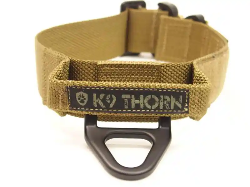 K9 Thorn Obojek s rukojetí Cobra-Bravo 45 mm, hnědý kojotí Výprodej